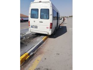 Aksaray'da minibüs ile otomobil çarpıştı: 12 yaralı