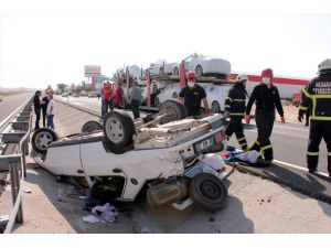 Aksaray'da otomobil tıra çarptı: 4 yaralı