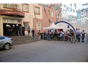 GÜNCELLEME - Diyarbakır'da HDP il ve ilçe binasında arama