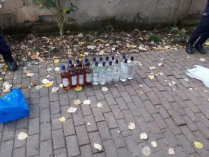 Sakarya'da sahte içki operasyonunda 2 kişi gözaltına alındı