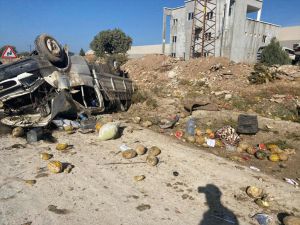 Uşak'ta devrilen kamyonetteki 2 kişi ağır yaralandı