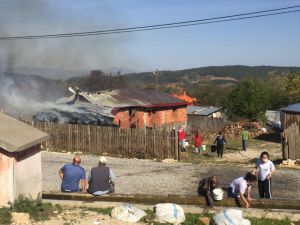 GÜNCELLEME - Bolu'da köyde bir evde çıkan yangın çevredeki evlere sıçradı