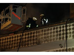 Kayseri'de bir apartmanın çatı katında çıkan yangın söndürüldü