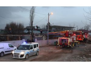 Iğdır ve Ardahan'da çıkan yangınlarda 2 ev hasar gördü