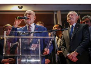 Millet İttifakı'nın cumhurbaşkanı adayı Kılıçdaroğlu, Saadet Partisi önünde konuştu: