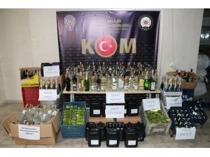 İzmir'de eğlence mekanlarına sahte içki satan 11 şüpheli yakalandı