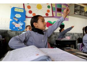 İsrail'in yıkım tehdidi altındaki okulun öğrencileri karara direnerek eğitimlerini burada sürdürmek istiyor
