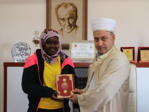 Sivas'ta Müslüman olan Ugandalı kadın Zeynep ismini aldı