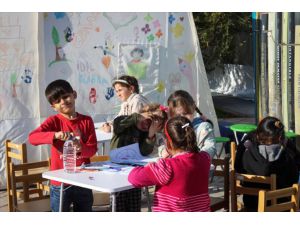 Şırnak'tan gelen gezici kütüphane İskenderunlu depremzede çocukların hizmetinde