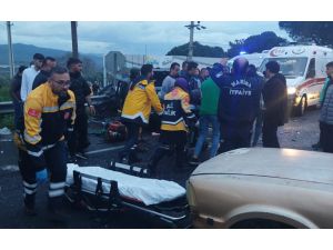 Manisa'da 2 otomobilin çarpışması sonucu 6 kişi yaralandı