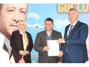 Kocaeli'de milletvekili aday adaylığına başvuran iş insanı AFAD'a 1 milyon lira bağışladı
