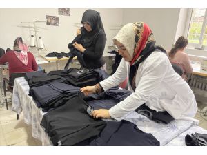 Elazığ'da depremzedeler için eşofman ve pijama takımı yapılıyor