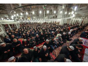 Fatih Camisi'nde deprem ve sel felaketinde hayatını kaybedenler için dua edildi