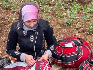 Ürdünlü kadın girişimci geleneksel ile moderni harmanlayarak "termal bohça" üretiyor