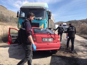 Ankara'da otomobille tırın çarpıştığı kazada 1 kişi hayatını kaybetti