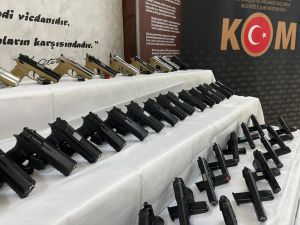 Edirne'de otomobilinde 59 ruhsatsız tabanca bulunan şüpheli tutuklandı