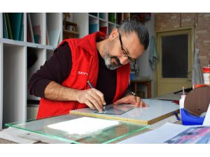 Togg'un ön siparişe açılması Eskişehir'de biblo üreten cam sanatçılarının işlerini artırdı