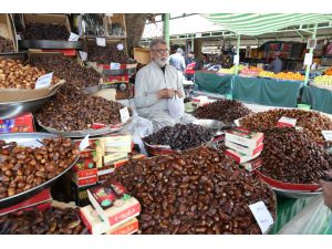 Pakistan'da Müslümanlar yaklaşan ramazan için son hazırlıkları yapıyor