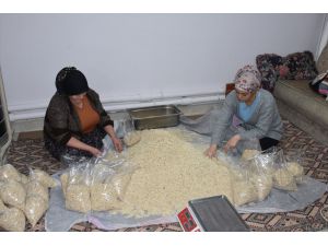 Depremzedelerin ramazan eriştesi Afyonkarahisarlı kadınlardan