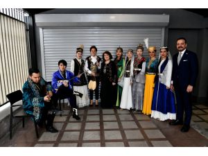 Otağ Türk Dünyası Müzik ve Dans Topluluğu'ndan Meral Akşener'e ziyaret