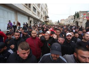 İsrail askerlerinin öldürdüğü Filistinli gencin cenazesi toprağa verildi