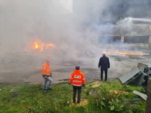 GÜNCELLEME - Artvin'de çay fabrikasında çıkan yangın kontrol altına alındı