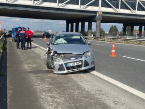 Anadolu Otoyolu'nda kamyona arkadan çarpan otomobildeki 6 kişi yaralandı