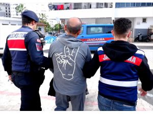 Mersin'de fuhuş operasyonunda 3 zanlı tutuklandı