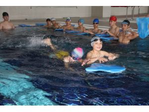 Amasya'da "Yüzme Bilmeyen Kalmasın Projesi" ile 5 bin 800 kişi yüzme öğrendi