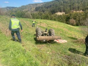 Bolu'da devrilen traktörün altında kalan sürücü öldü