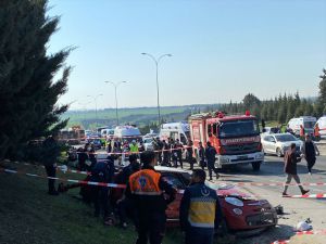 GÜNCELLEME- İstanbul'da TEM Otoyolu'ndaki kazada 6 kişi hayatını kaybetti
