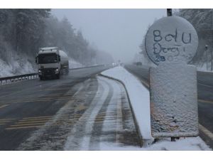 Bolu Dağı'nda kar etkili oluyor