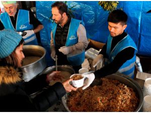 Geleneksel Özbek yemekleri depremzedelerin iftar sofralarına gidiyor