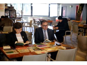 Kırklarelililer Kütüphaneler Haftası kapsamında "ney ezgileri" eşliğinde  kitap okudu