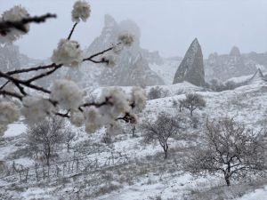 Kapadokya'da kar yağışı etkili oldu