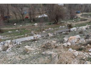 Kahramanmaraş'ta dağdan kopan kayalar 3 bin dekar araziyi sulayan kanallara zarar verdi