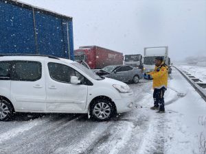 GÜNCELLEME - Anadolu Otoyolu'nun Bolu kesiminde zincirleme kaza ulaşımı aksattı