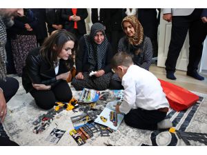 Macaristan Cumhurbaşkanı Novak, Adana'da 5 yaşındaki depremzede çocuğu ziyaret etti