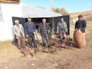 Sivas'ta köy muhtarı asırlık eşyalarla evinde "şark odası" oluşturdu