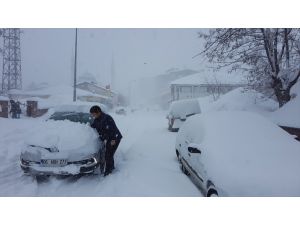 Elazığ ve Bingöl'de eğitime kar engeli