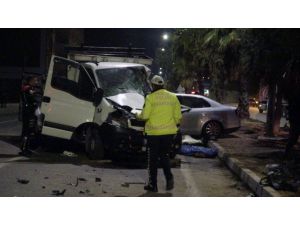 Mersin'de otomobil ile kamyonetin çarpıştığı kazada 1 kişi öldü, 3 kişi yaralandı