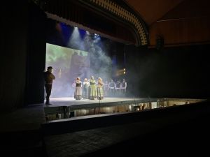 Mersin Devlet ve Opera Balesi "Damdaki Kemancı" müzikalinin prömiyerini yaptı