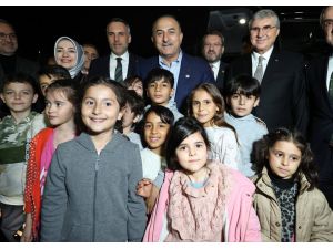 Dışişleri Bakanı Çavuşoğlu, Sakarya'da depremzedelerle buluştu, gençlerle sahur yaptı