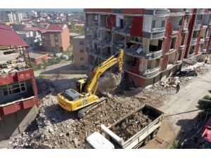 Depremin etkilediği Kırıkhan'da enkazın yüzde 54'ü kaldırıldı