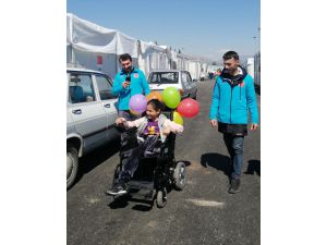 Depremde bacağını kaybeden çocuğun akülü araç talebi yerine getirildi