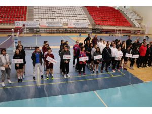 Türkiye Okul Sporları Gençler Badminton Şampiyonası Erzincan'da başladı