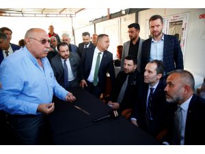 Yeniden Refah Partisi Genel Başkanı Erbakan, Hatay'da çadır kentleri ziyaret etti