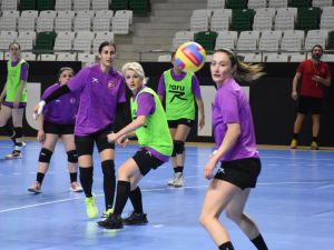 A Milli Kadın Hentbol Takımı, Sırbistan maçı hazırlıklarını Giresun'da sürdürüyor