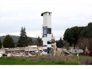 Kahramanmaraş'ta depremde yıkılan binadan geriye asansör kulesi kaldı