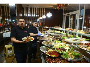 Anadolu'nun eşsiz lezzetleri Azerbaycan'da da iftar sofralarının vazgeçilmezi oluyor